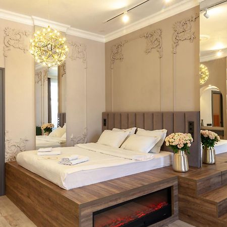Royal Apartment On Gorodotska 33 Street リヴィウ エクステリア 写真
