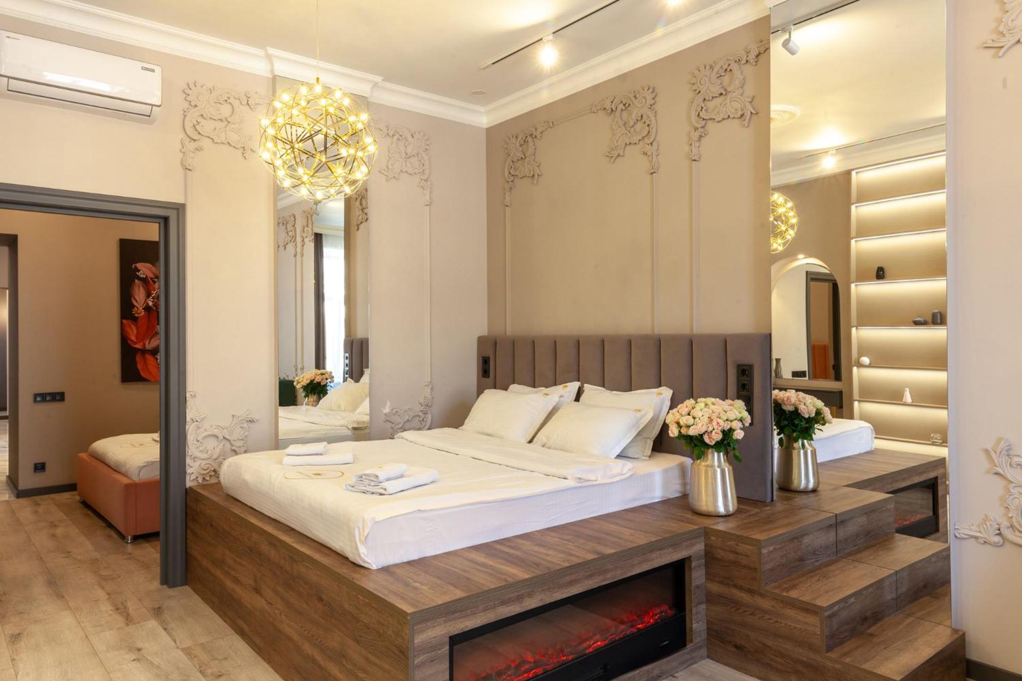 Royal Apartment On Gorodotska 33 Street リヴィウ エクステリア 写真