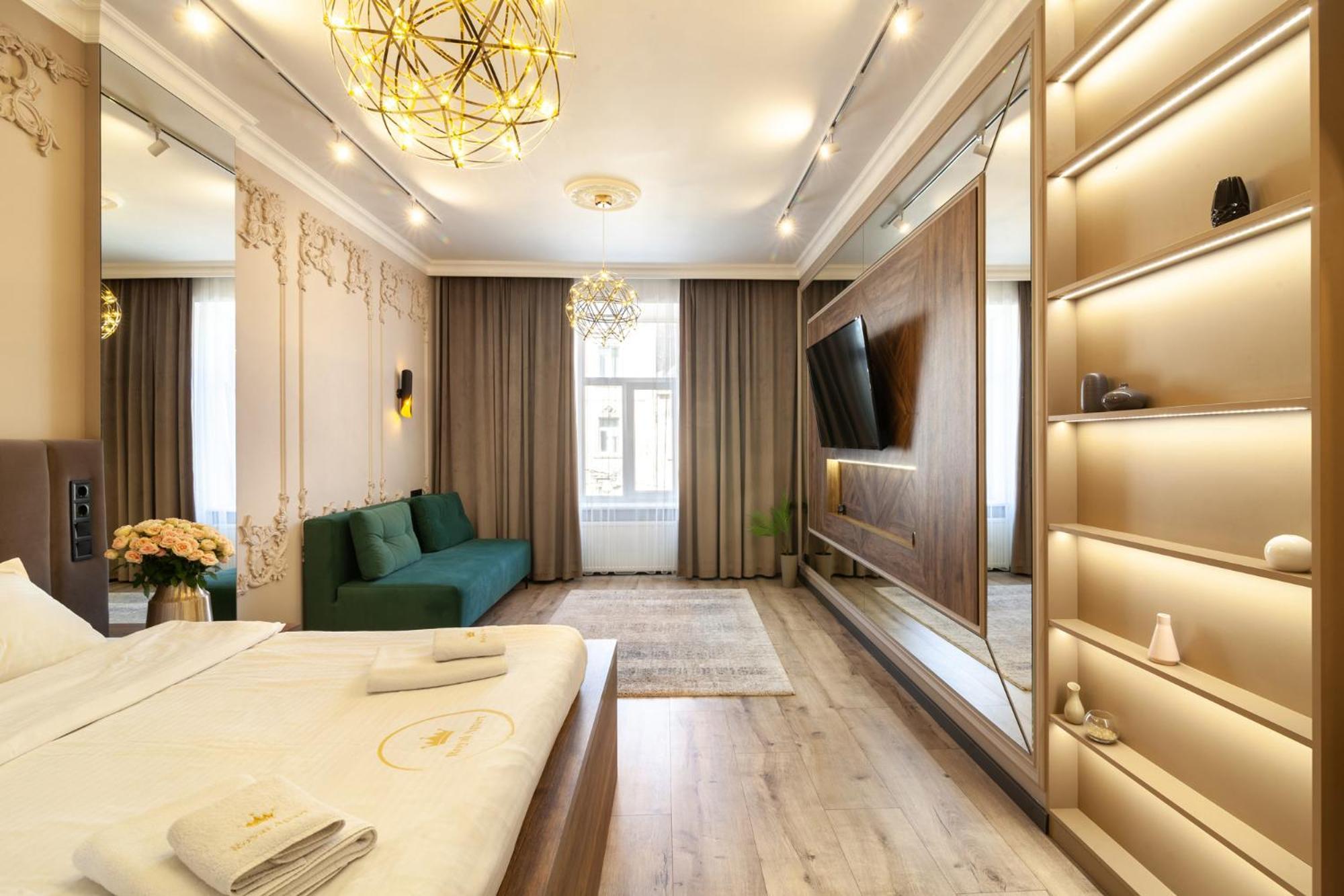 Royal Apartment On Gorodotska 33 Street リヴィウ エクステリア 写真