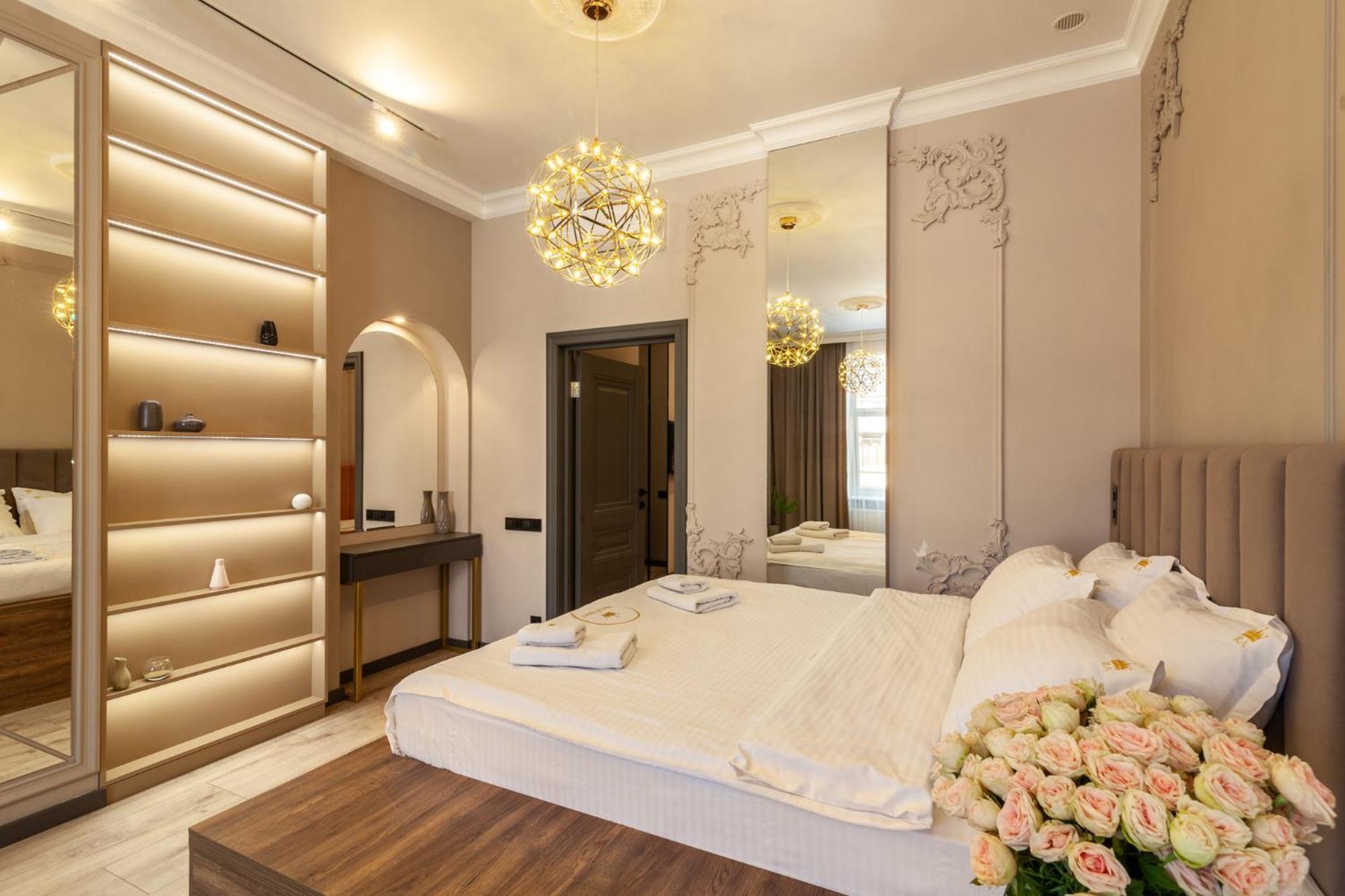 Royal Apartment On Gorodotska 33 Street リヴィウ エクステリア 写真
