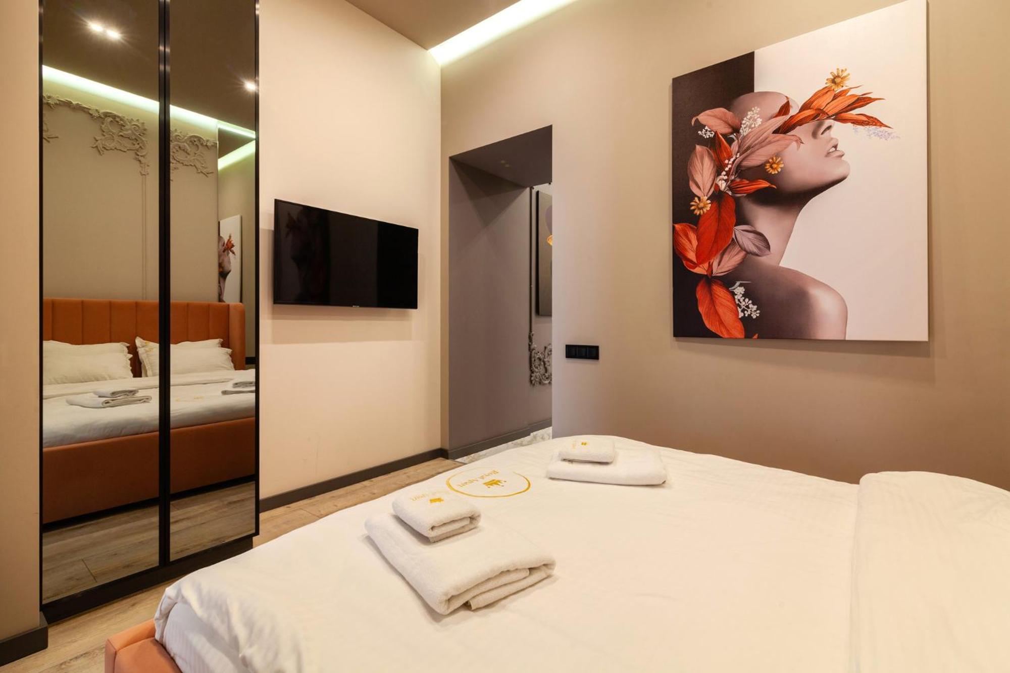 Royal Apartment On Gorodotska 33 Street リヴィウ エクステリア 写真