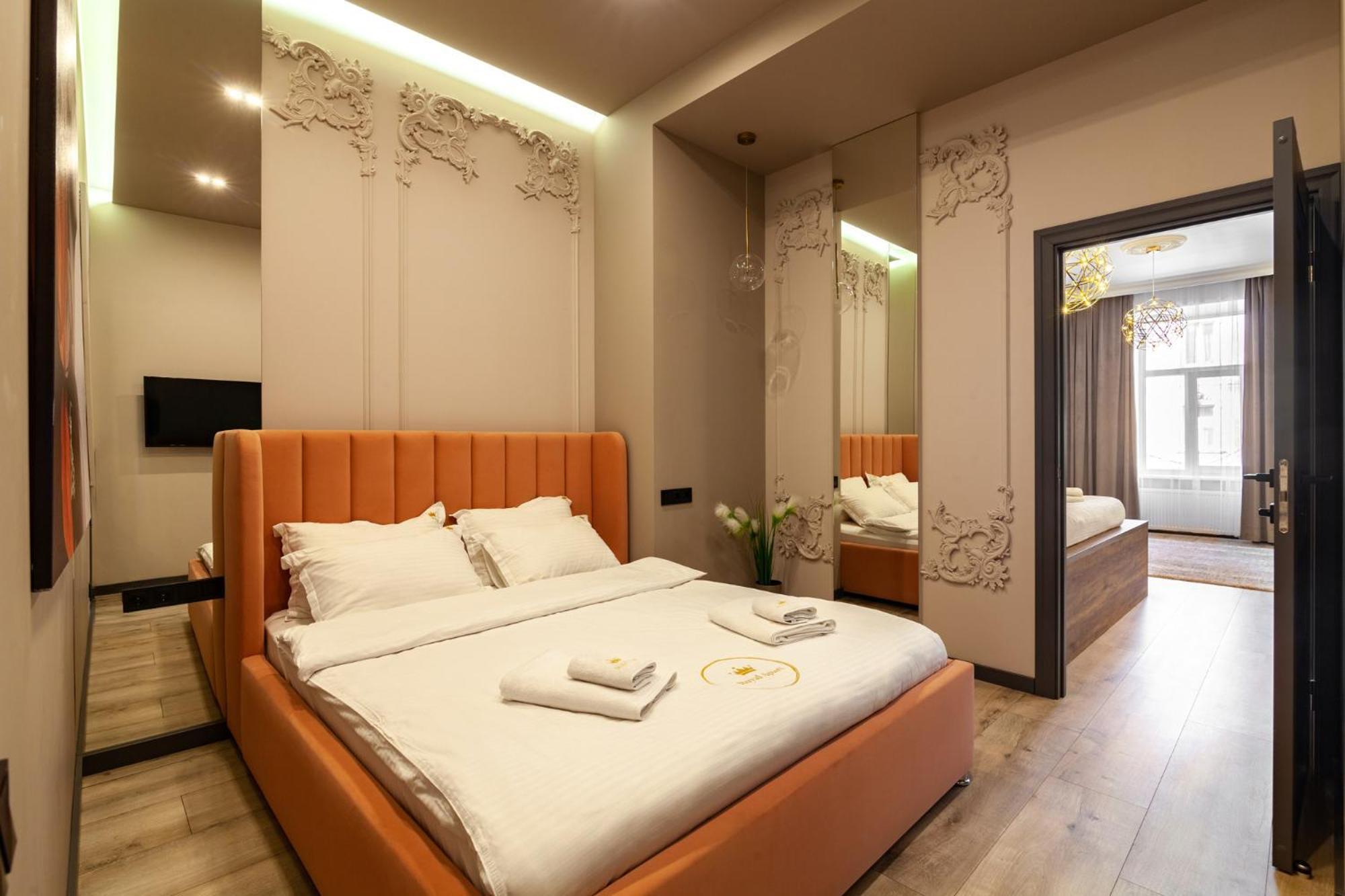Royal Apartment On Gorodotska 33 Street リヴィウ エクステリア 写真