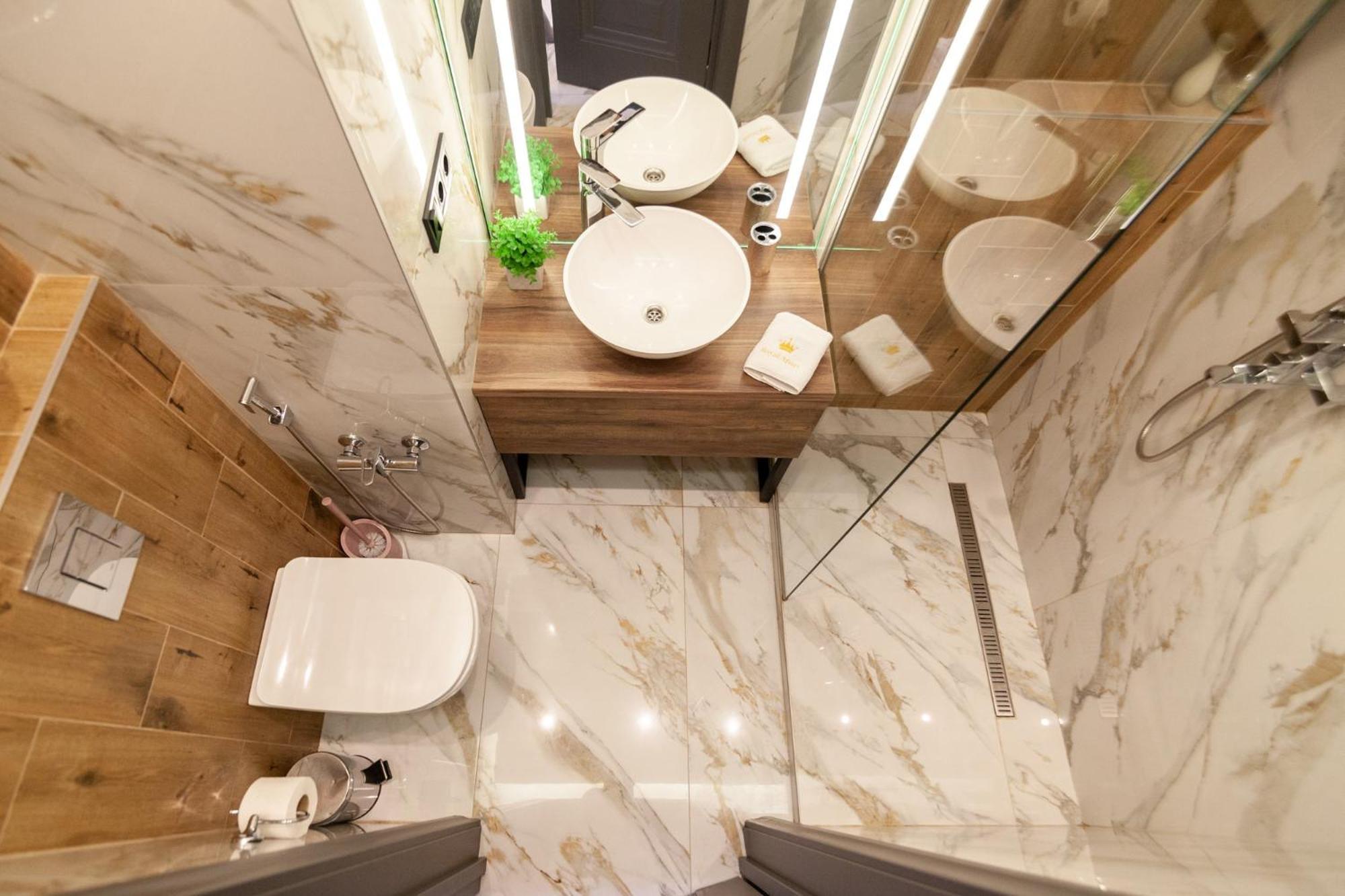 Royal Apartment On Gorodotska 33 Street リヴィウ エクステリア 写真