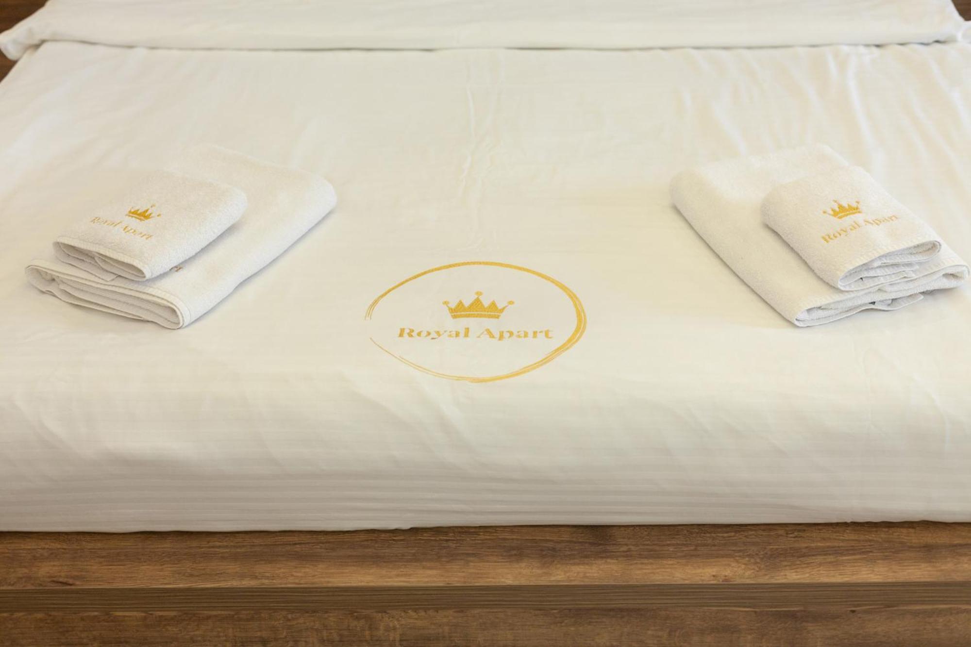 Royal Apartment On Gorodotska 33 Street リヴィウ エクステリア 写真